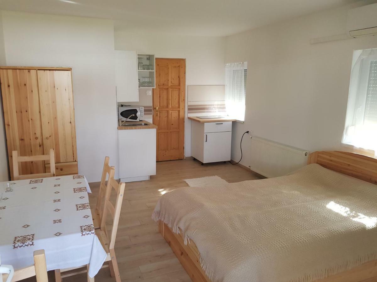 Pagrepe Apartman Balatonvilágos Exterior photo